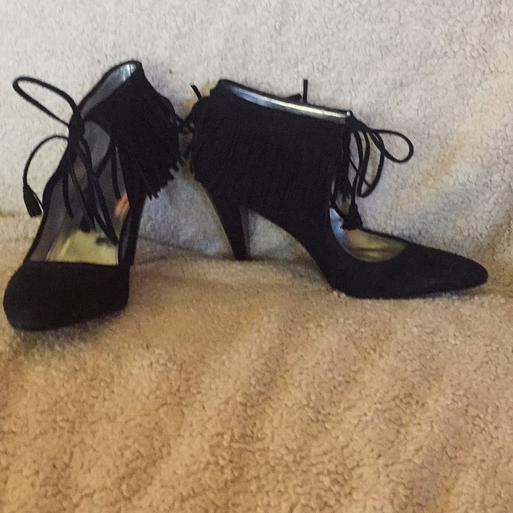 Fringe tied heels blk suede